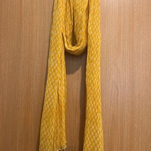 Elegant Yellow Patterned‎ Scarf